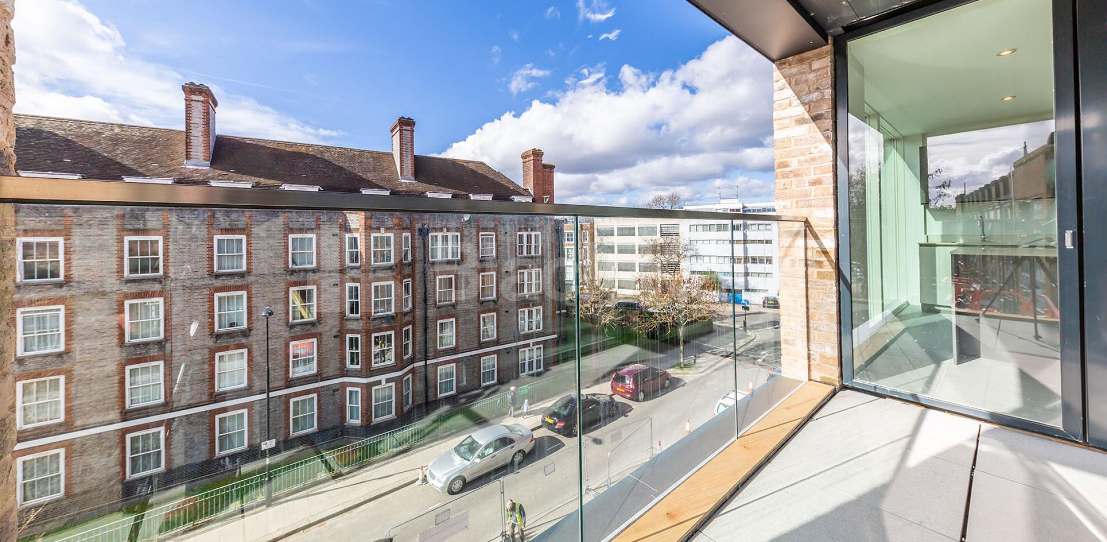 			LUXURY NEW 3 BED, 3 BATH WITH BALCONY!, 3 Bedroom, 1 bath, 1 reception Flat			 Cliff Villas, CAMDEN